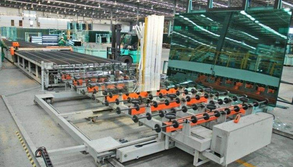 中國玻璃切割機產(chǎn)業(yè)目前依然是一個外向型的產(chǎn)業(yè) 中國玻璃切割機產(chǎn)業(yè)目前依然是一個外向型的產(chǎn)業(yè)